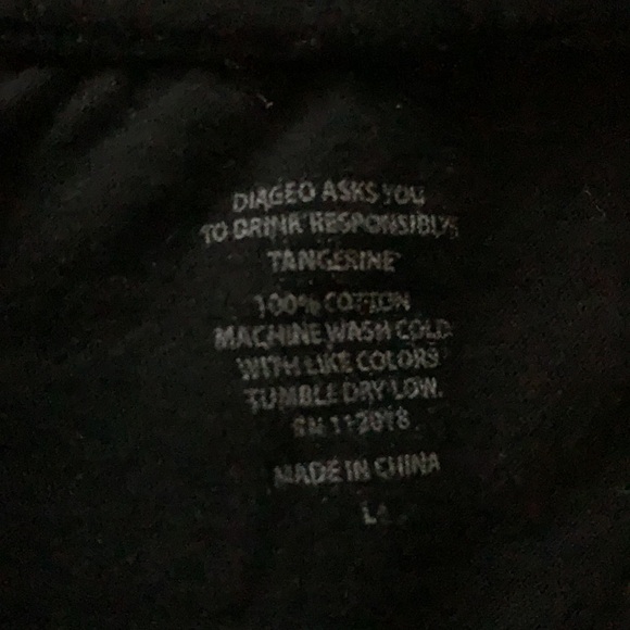 Authenticity T-shirt measures to Size Small V neck - Picture 3 of 3